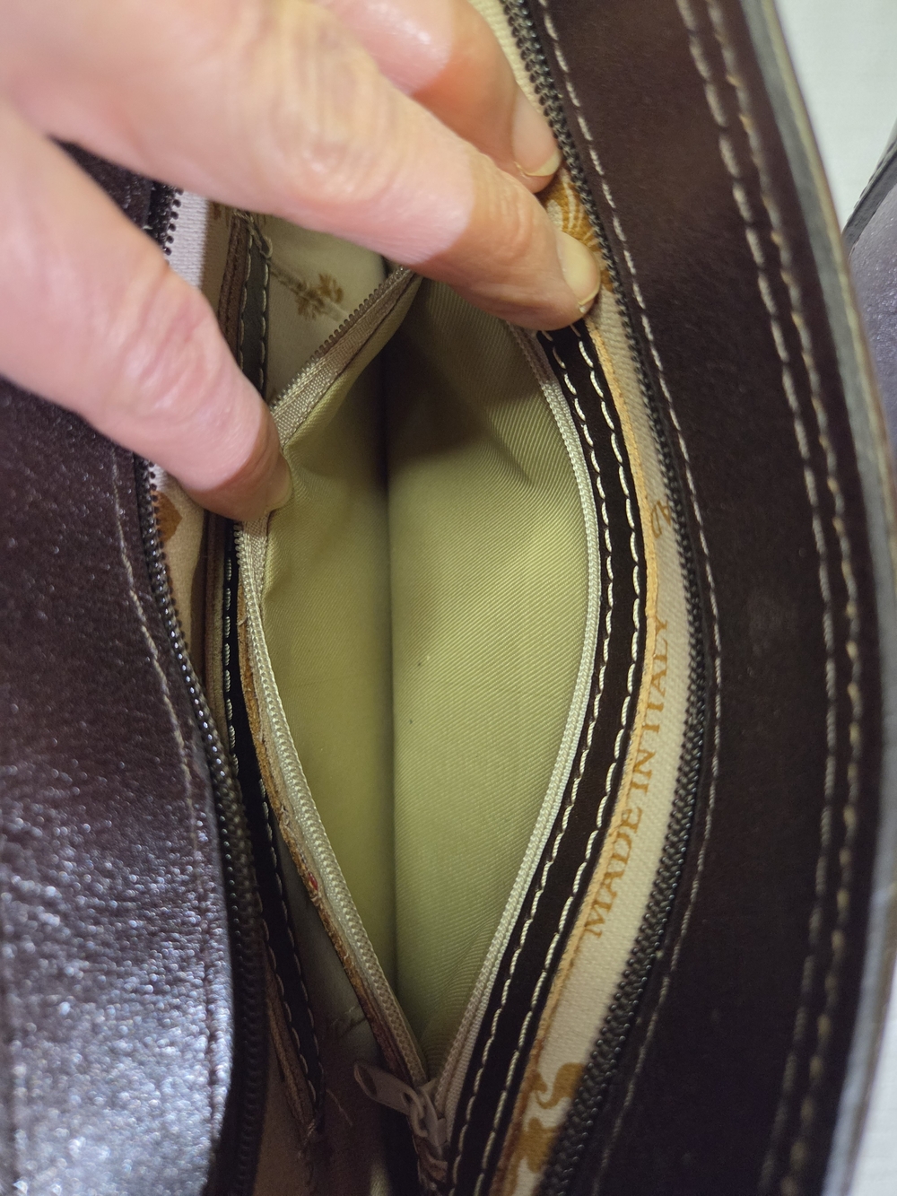 VINTAGE T Nobile Dark Brown Italian Leather Handbag MADE in ITALY. - Picture 3 of 11